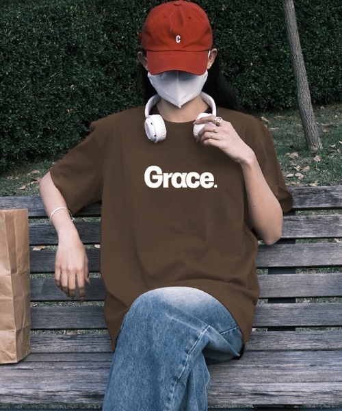Ressaca(レサーカ)の「オーバーサイズGraceロゴプリントTシャツ(Tシャツ/カットソー・レディース・クリーム/ホワイト/グリーン/ブラウン/ネイビー/ブラック/ブルー・M/XL/L)」の3枚目の写真