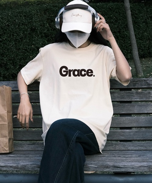Ressaca(レサーカ)の「オーバーサイズGraceロゴプリントTシャツ(Tシャツ/カットソー・レディース・クリーム/ホワイト/グリーン/ブラウン/ネイビー/ブラック/ブルー・M/XL/L)」の4枚目の写真