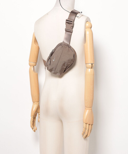 NIKE】Aura Cross-Body Bag（ボディバッグ/ウエストポーチ
