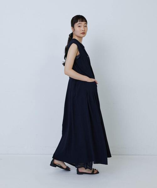 LOISIR(ロワズィール)の「【MTサイズ有り】レーヨンリネンスラブローンノースリーブワンピース(ワンピース・レディース・キナリ/ネイビー・M/MT)」の7枚目の写真