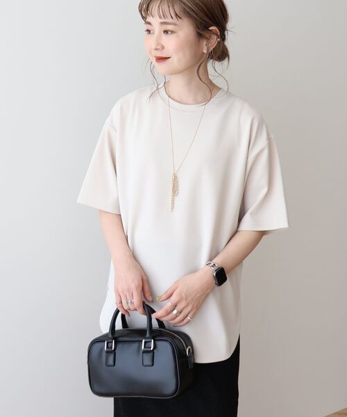 AMERICAN HOLIC(アメリカンホリック)の「ジョーゼット ラウンドヘムトップス(Tシャツ/カットソー・レディース・ブラック/ライトベージュ/その他6/ネイビー/オフホワイト/チャコールグレー/ライトブルー・L/M)」の4枚目の写真