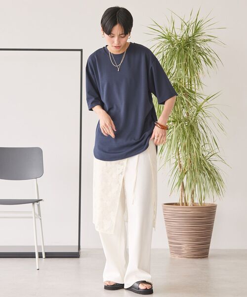 AMERICAN HOLIC(アメリカンホリック)の「ジョーゼット ラウンドヘムトップス(Tシャツ/カットソー・レディース・ブラック/ライトベージュ/その他6/ネイビー/オフホワイト/チャコールグレー/ライトブルー・L/M)」の16枚目の写真