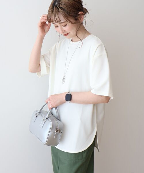 AMERICAN HOLIC(アメリカンホリック)の「ジョーゼット ラウンドヘムトップス(Tシャツ/カットソー・レディース・ブラック/ライトベージュ/その他6/ネイビー/オフホワイト/チャコールグレー/ライトブルー・L/M)」の2枚目の写真