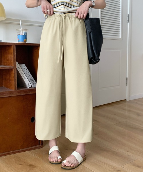 BANICO(バニコ)の「ナチュラルストレートワイドパンツ(スラックス・レディース・ホワイト/ネイビー/ベージュ・LARGE/MEDIUM)」の11枚目の写真
