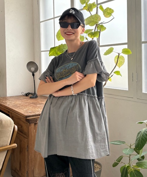 RODEO CROWNS WIDE BOWL（ロデオクラウンズワイドボウル）の「オーバルプリントドッキングフリルチュニック（その他トップス・レディース・ライトブラック/レッド/アイボリー・FREE）」の3枚目の写真