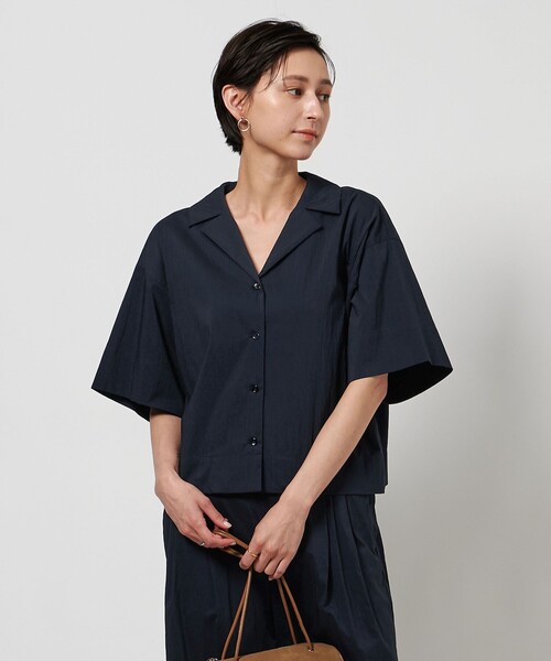 UNITED ARROWS(ユナイテッドアローズ)の「エアリー オープンカラー 五分袖 シャツ(シャツ/ブラウス・レディース・ネイビー/ダークグレー・FREE)」の3枚目の写真