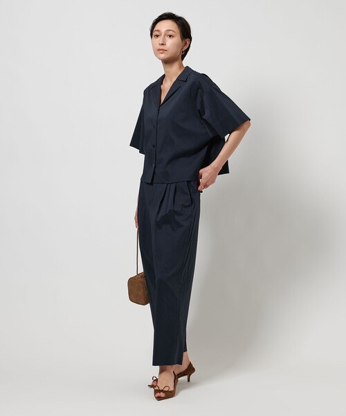 UNITED ARROWS(ユナイテッドアローズ)の「エアリー オープンカラー 五分袖 シャツ(シャツ/ブラウス・レディース・ネイビー/ダークグレー・FREE)」の4枚目の写真
