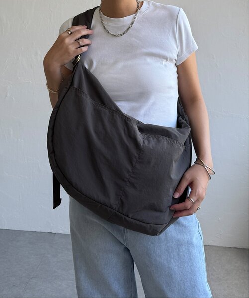 LBC（エルビーシー）の「撥水ナイロンビッグショルダーバッグ（ショルダーバッグ・レディース・ブラック/カーキ/チャコール・FREE）」の17枚目の写真