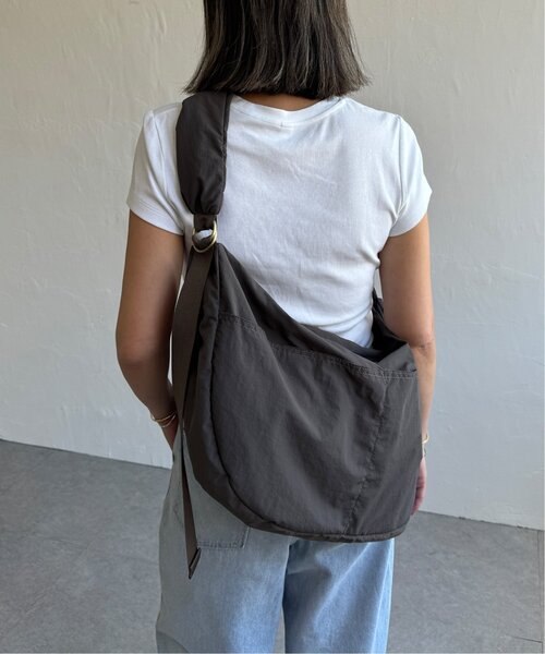 LBC（エルビーシー）の「撥水ナイロンビッグショルダーバッグ（ショルダーバッグ・レディース・ブラック/カーキ/チャコール・FREE）」の18枚目の写真