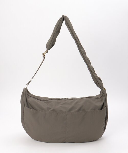 LBC（エルビーシー）の「撥水ナイロンビッグショルダーバッグ（ショルダーバッグ・レディース・ブラック/カーキ/チャコール・FREE）」の9枚目の写真