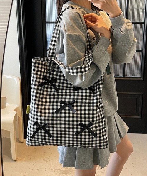 Mignonjour（ミニョンジュール）の「Mignonjour/リボンチェック柄トートバッグ M2778（トートバッグ・レディース・ブラック/レッド・FREE）」の4枚目の写真