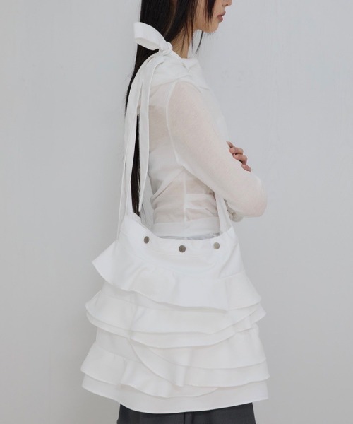 FLAREUP(フレアアップ)の「【FLAREUP】Faye Frill Bag / 【フレアアップ】フリルショルダーバッグ(ショルダーバッグ・レディース・ブラック/ホワイト・ONE SIZE)」の10枚目の写真