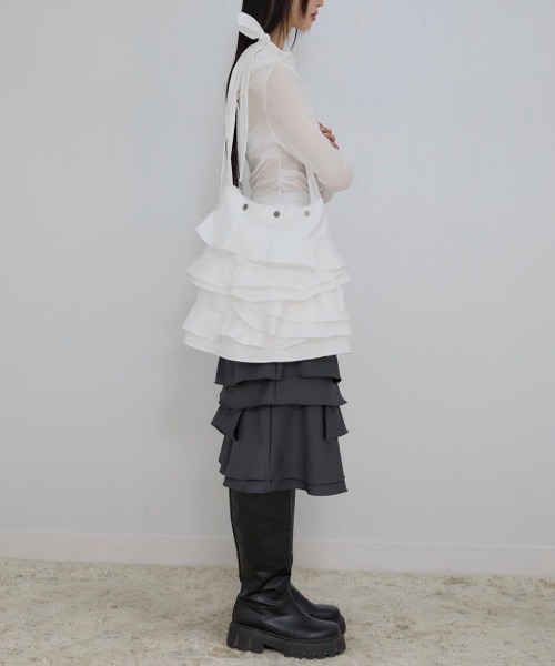 FLAREUP(フレアアップ)の「【FLAREUP】Faye Frill Bag / 【フレアアップ】フリルショルダーバッグ(ショルダーバッグ・レディース・ブラック/ホワイト・ONE SIZE)」の7枚目の写真