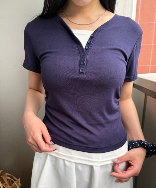 Geeong(ジーオン)の「【ZOZO限定】Vネック ボタン Tシャツ レイヤード バイカラー(Tシャツ/カットソー・レディース・ネイビー/イエロー・FREE)」の1枚目の写真