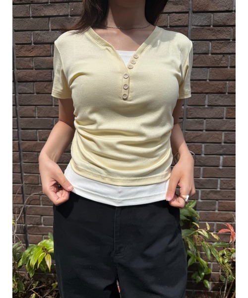 Geeong(ジーオン)の「【ZOZO限定】Vネック ボタン Tシャツ レイヤード バイカラー(Tシャツ/カットソー・レディース・ネイビー/イエロー・FREE)」の19枚目の写真