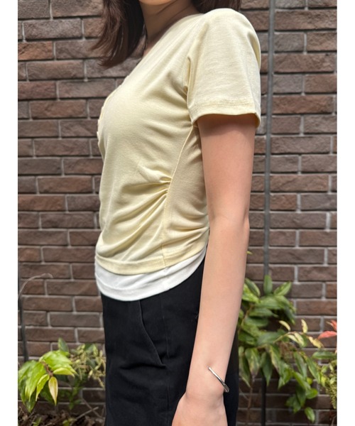 Geeong(ジーオン)の「【ZOZO限定】Vネック ボタン Tシャツ レイヤード バイカラー(Tシャツ/カットソー・レディース・ネイビー/イエロー・FREE)」の16枚目の写真