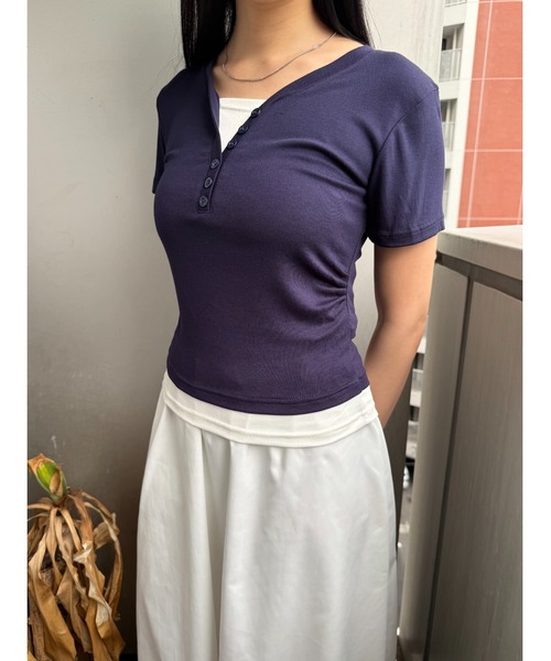 Geeong(ジーオン)の「【ZOZO限定】Vネック ボタン Tシャツ レイヤード バイカラー(Tシャツ/カットソー・レディース・ネイビー/イエロー・FREE)」の6枚目の写真