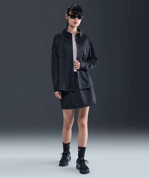NIKE（ナイキ）の「ナイキ スポーツウェア ウィメンズ オーバーサイズド ジャカード ストライプ ボタンダウン シャツ / Nike Sportswear Women's Oversized Jacquard Striped Button-Down Shirt HV1957-010 Black（シャツ/ブラウス・レディース・ブラック・L/M/S/XL/XS）」の15枚目の写真