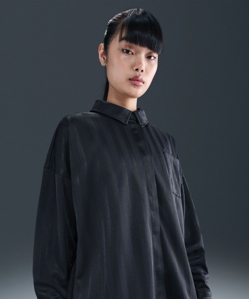 NIKE（ナイキ）の「ナイキ スポーツウェア ウィメンズ オーバーサイズド ジャカード ストライプ ボタンダウン シャツ / Nike Sportswear Women's Oversized Jacquard Striped Button-Down Shirt HV1957-010 Black（シャツ/ブラウス・レディース・ブラック・L/M/S/XL/XS）」の6枚目の写真