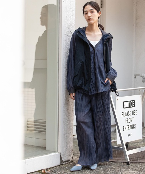 Munich（ミューニック）の「【軽量】【イージーケア】【吸水・速乾性】ツイル×梳毛調合繊×octaフーデットジレ（その他アウター・レディース・ブラック/ベージュ/ネイビー・FREE）」の4枚目の写真