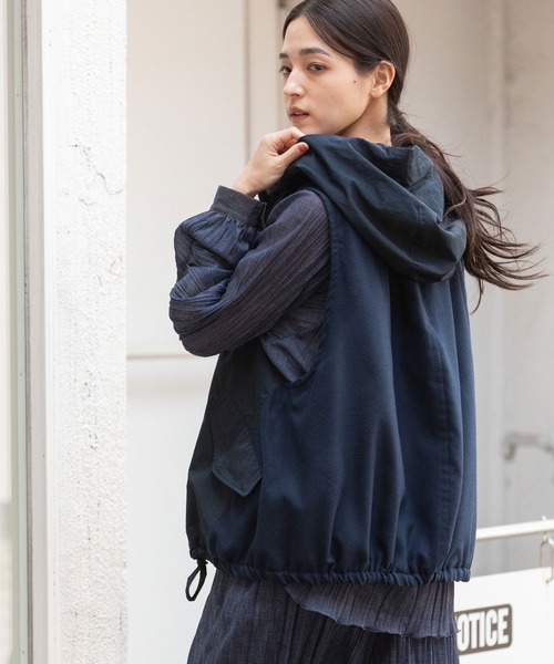 Munich（ミューニック）の「【軽量】【イージーケア】【吸水・速乾性】ツイル×梳毛調合繊×octaフーデットジレ（その他アウター・レディース・ブラック/ベージュ/ネイビー・FREE）」の7枚目の写真