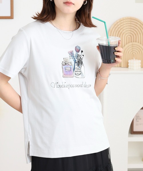 EGLANTINE（エグランティーヌ）の「EGLANTINE 刺繍デザイン半袖カットソー 日本製（Tシャツ/カットソー・レディース・ブラック/クリーム/シルバーグレー/イエロー/オレンジ・40）」の3枚目の写真