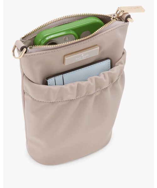 kate spade new york（ケイトスペード ニューヨーク）の「カーター フォン クロスボディ（スマホグッズ・レディース・ブラック・ONESIZE）」の6枚目の写真