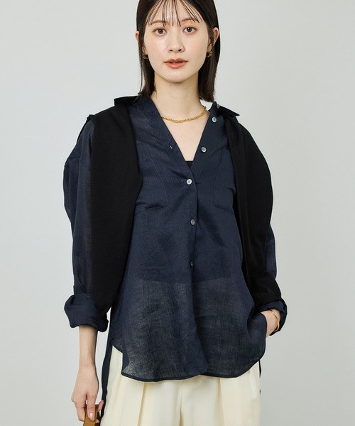 ROPE'(ロペ)の「ヨーロピアンリネンレギュラーシャツ/イージーケア(シャツ/ブラウス・レディース・ブラック/ネイビー/ブラウン/オフホワイト・FREE)」の4枚目の写真