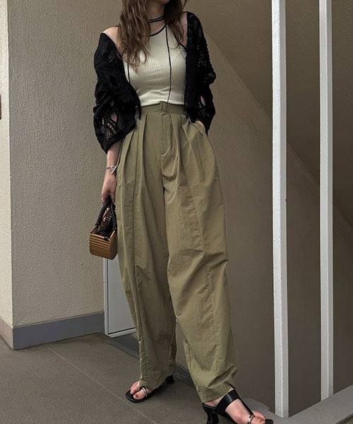 WILLFULLY（ウィルフリー）の「tuck wide panel nylon PT（その他パンツ・レディース・モカ/ブラック/カーキ・FREE/L）」の3枚目の写真