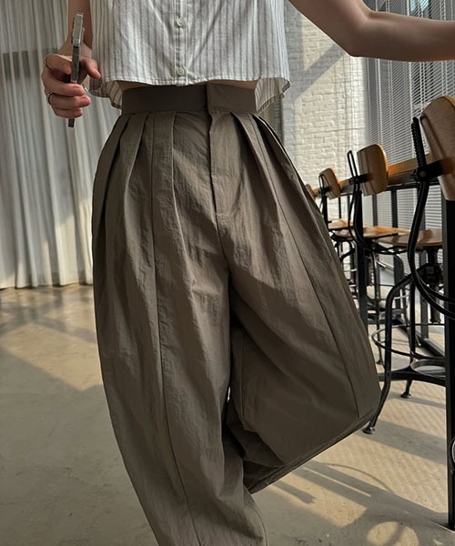 WILLFULLY（ウィルフリー）の「tuck wide panel nylon PT（その他パンツ・レディース・モカ/ブラック/カーキ・FREE/L）」の12枚目の写真