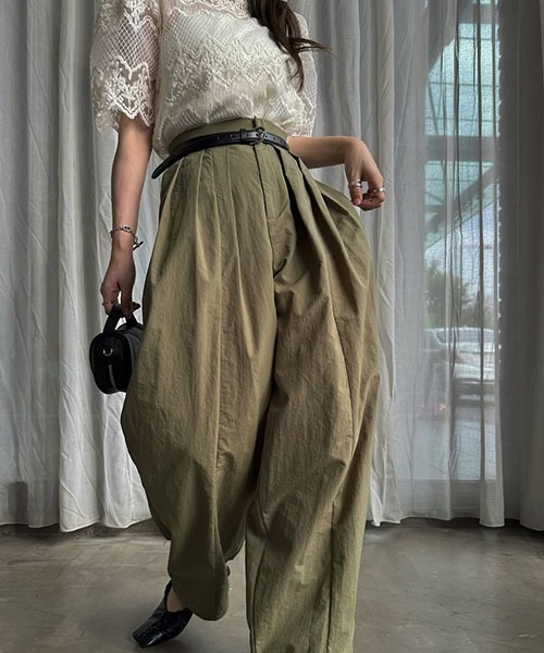 WILLFULLY（ウィルフリー）の「tuck wide panel nylon PT（その他パンツ・レディース・モカ/ブラック/カーキ・FREE/L）」の19枚目の写真