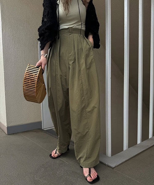 WILLFULLY（ウィルフリー）の「tuck wide panel nylon PT（その他パンツ・レディース・モカ/ブラック/カーキ・FREE/L）」の21枚目の写真