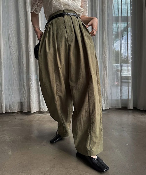 WILLFULLY（ウィルフリー）の「tuck wide panel nylon PT（その他パンツ・レディース・モカ/ブラック/カーキ・FREE/L）」の18枚目の写真