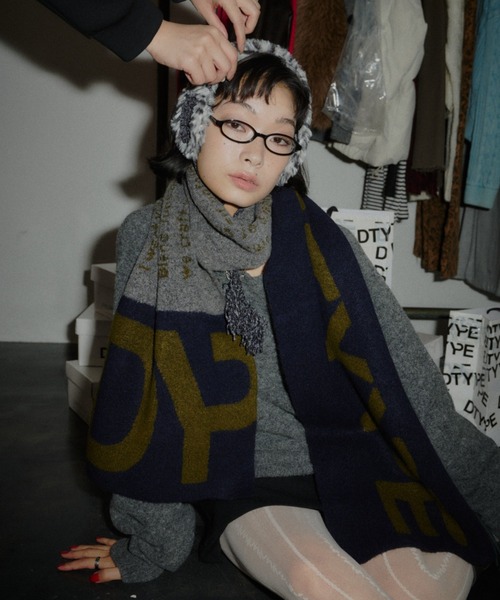 DTYYPE（ドタイプ）の「DTYYPEロゴマフラー（マフラー・レディース・レッド/ネイビー/グレー・FREE）」の3枚目の写真