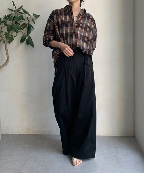 DouDou（ドゥドゥ）の「ストレッチサテンバレルパンツ（その他パンツ・レディース・ベージュ/ブラック・FREE/TM）」の4枚目の写真