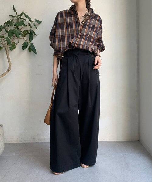 DouDou（ドゥドゥ）の「ストレッチサテンバレルパンツ（その他パンツ・レディース・ベージュ/ブラック・FREE/TM）」の5枚目の写真