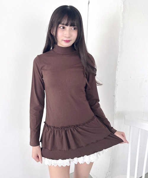 Loueme（ルエム）の「裾フリルティアードハイネックトップス（Tシャツ/カットソー・レディース・ホワイト/ブラウン・FREE）」の8枚目の写真