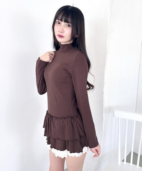 Loueme（ルエム）の「裾フリルティアードハイネックトップス（Tシャツ/カットソー・レディース・ホワイト/ブラウン・FREE）」の5枚目の写真