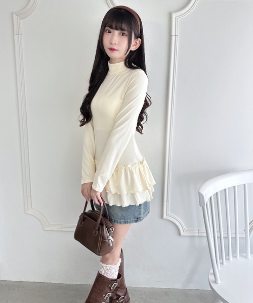 Loueme（ルエム）の「裾フリルティアードハイネックトップス（Tシャツ/カットソー・レディース・ホワイト/ブラウン・FREE）」の6枚目の写真