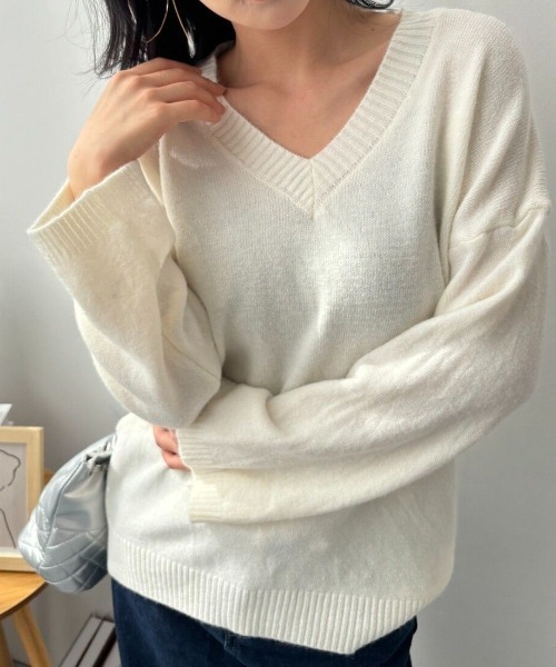 maison de LATIR（メゾンドラティール）の「ゆったりシルエットがお洒落見えシンプルニット（ニット/セーター・レディース・ベージュ/ホワイト/ブラック・FREE）」の10枚目の写真