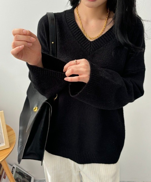 maison de LATIR（メゾンドラティール）の「ゆったりシルエットがお洒落見えシンプルニット（ニット/セーター・レディース・ベージュ/ホワイト/ブラック・FREE）」の16枚目の写真