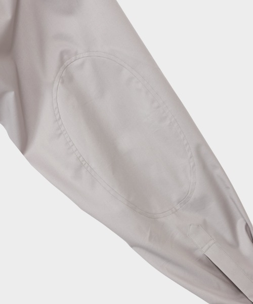 CINOH（チノ）の「エルボーパッチディテールシャツ（シャツ/ブラウス・メンズ・グレー/ブラック/ホワイト・46/38/44）」の8枚目の写真