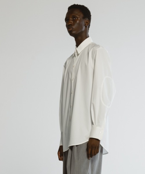 CINOH（チノ）の「エルボーパッチディテールシャツ（シャツ/ブラウス・メンズ・グレー/ブラック/ホワイト・46/38/44）」の14枚目の写真