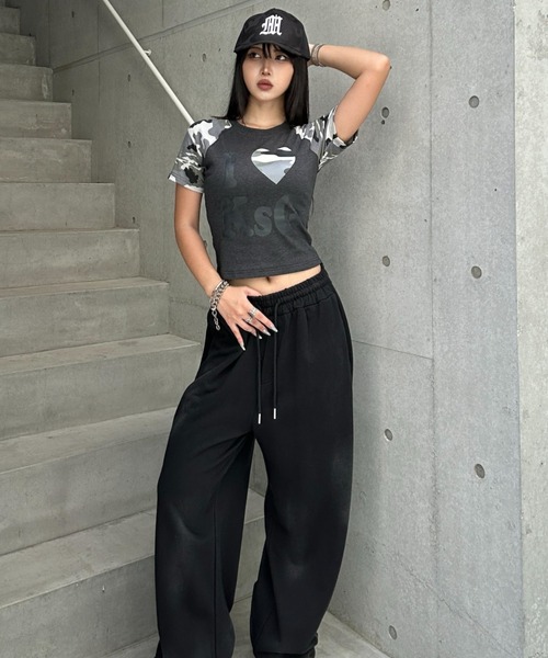 KsG(ケーエスジー)の「カモフラージュLOVEクロップドTシャツ(Tシャツ/カットソー・レディース・ホワイト/ブラック・SMALL/MEDIUM)」の12枚目の写真