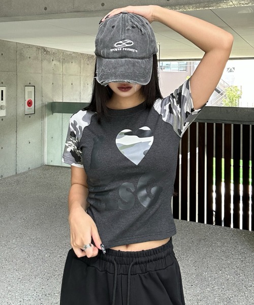 KsG(ケーエスジー)の「カモフラージュLOVEクロップドTシャツ(Tシャツ/カットソー・レディース・ホワイト/ブラック・SMALL/MEDIUM)」の10枚目の写真