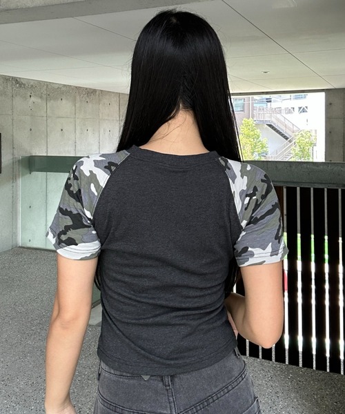 KsG(ケーエスジー)の「カモフラージュLOVEクロップドTシャツ(Tシャツ/カットソー・レディース・ホワイト/ブラック・SMALL/MEDIUM)」の8枚目の写真