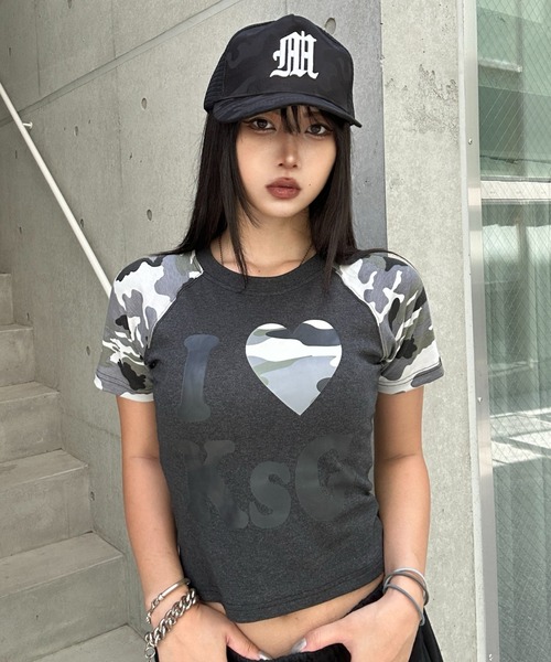 KsG(ケーエスジー)の「カモフラージュLOVEクロップドTシャツ(Tシャツ/カットソー・レディース・ホワイト/ブラック・SMALL/MEDIUM)」の6枚目の写真
