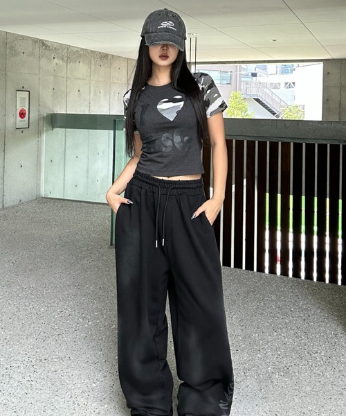 KsG(ケーエスジー)の「カモフラージュLOVEクロップドTシャツ(Tシャツ/カットソー・レディース・ホワイト/ブラック・SMALL/MEDIUM)」の21枚目の写真