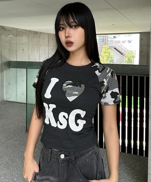 KsG(ケーエスジー)の「カモフラージュLOVEクロップドTシャツ(Tシャツ/カットソー・レディース・ホワイト/ブラック・SMALL/MEDIUM)」の3枚目の写真