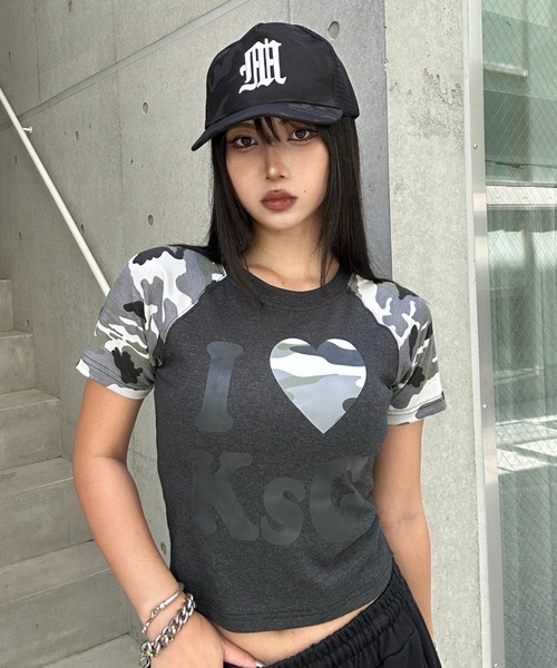 KsG(ケーエスジー)の「カモフラージュLOVEクロップドTシャツ(Tシャツ/カットソー・レディース・ホワイト/ブラック・SMALL/MEDIUM)」の4枚目の写真